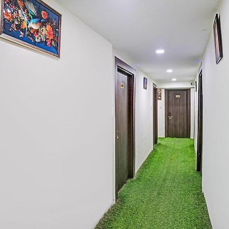 Super Hotel O Navrangpura Cg Road Formerly Hotel Yugraj Ahmedabad Eksteriør billede