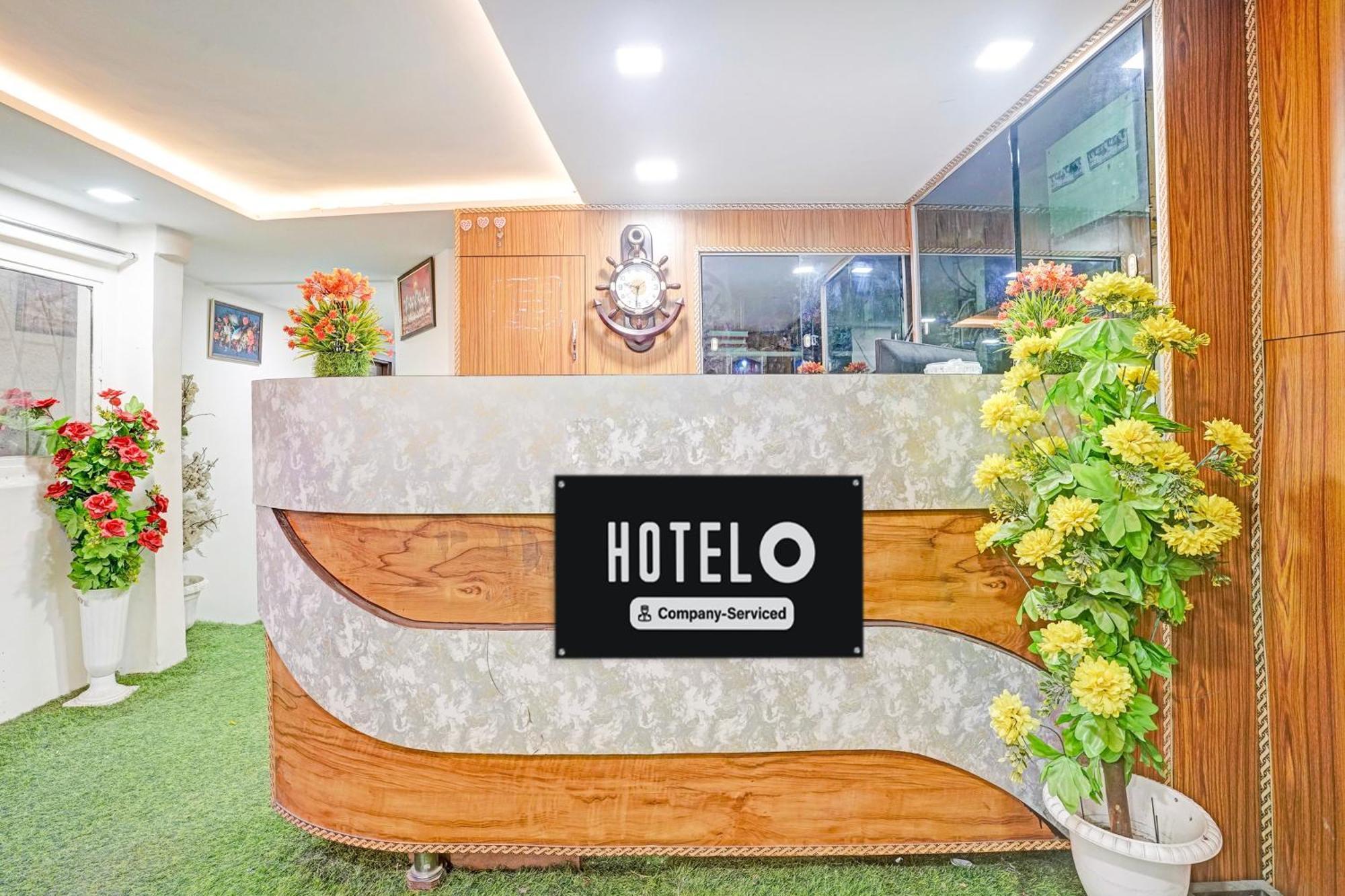Super Hotel O Navrangpura Cg Road Formerly Hotel Yugraj Ahmedabad Eksteriør billede