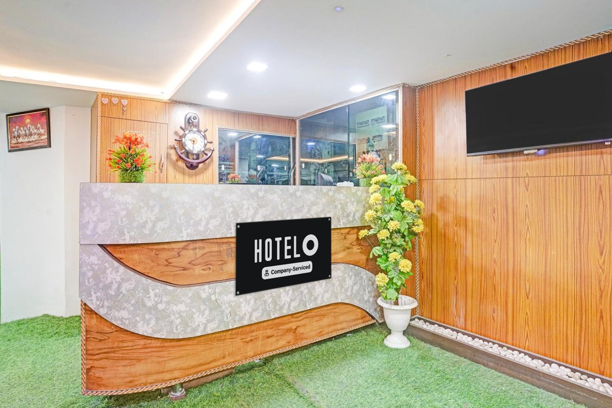 Super Hotel O Navrangpura Cg Road Formerly Hotel Yugraj Ahmedabad Eksteriør billede