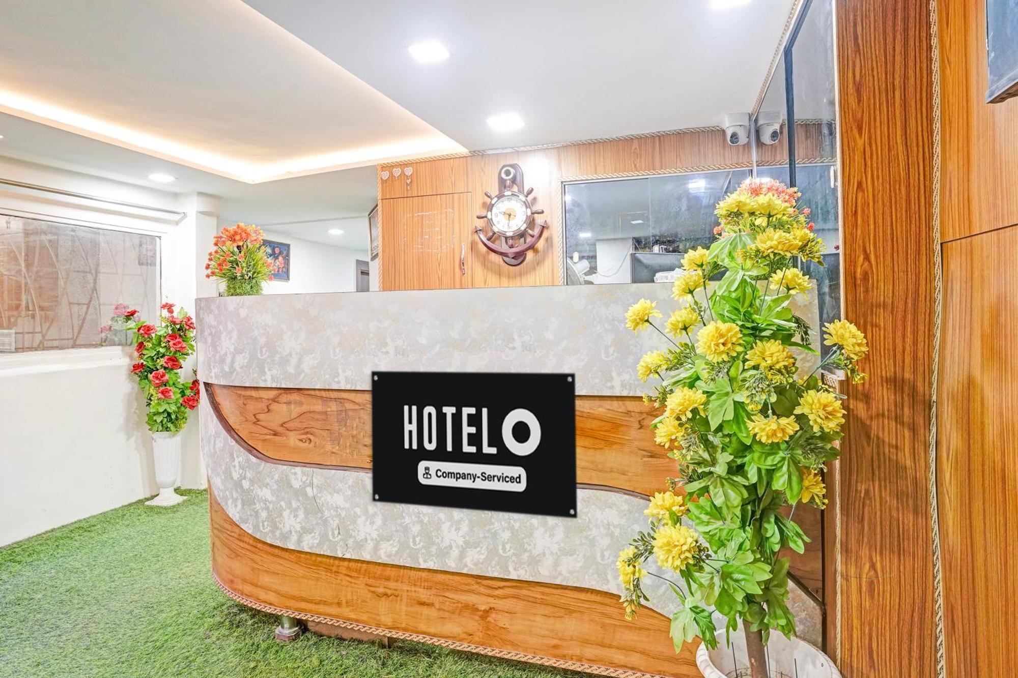 Super Hotel O Navrangpura Cg Road Formerly Hotel Yugraj Ahmedabad Eksteriør billede