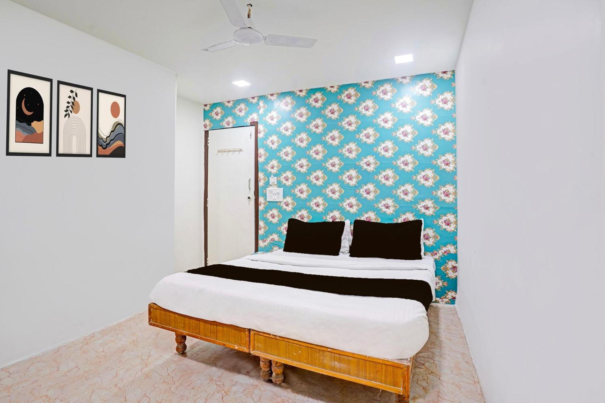 Super Hotel O Navrangpura Cg Road Formerly Hotel Yugraj Ahmedabad Eksteriør billede